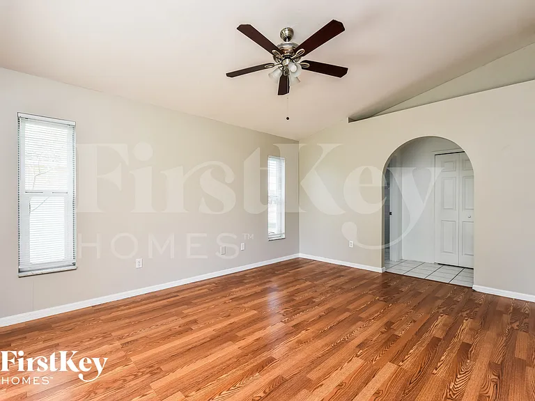 633 SW 9th Ave — Photo 8