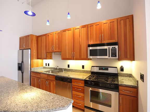 3rd image of 563 Minna St APT 5