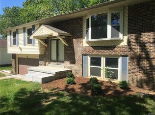 909 Napoli Dr, Ballwin, MO 63021