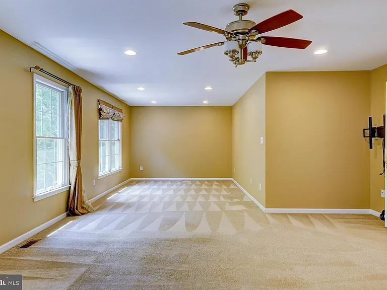 45 Lockwood Dr — Photo 33