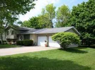 1415 Amundson Dr, Baraboo, WI 53913