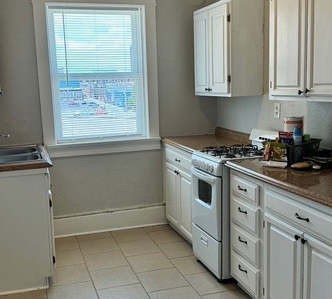 3rd image of 601 S Elgin Ave #1B-1Ba-610Sqft