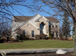 3416 Sussex Ct, Rochester, MI 48306