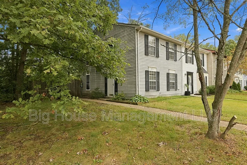 3 bed, 1.5 bath, 1120 sqft, $2,300 — Photo 1