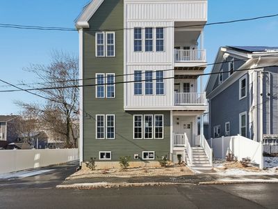 8 Vine St #1, Haverhill, MA, 01830