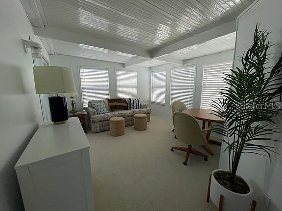 4th image of 618 S Green Cir