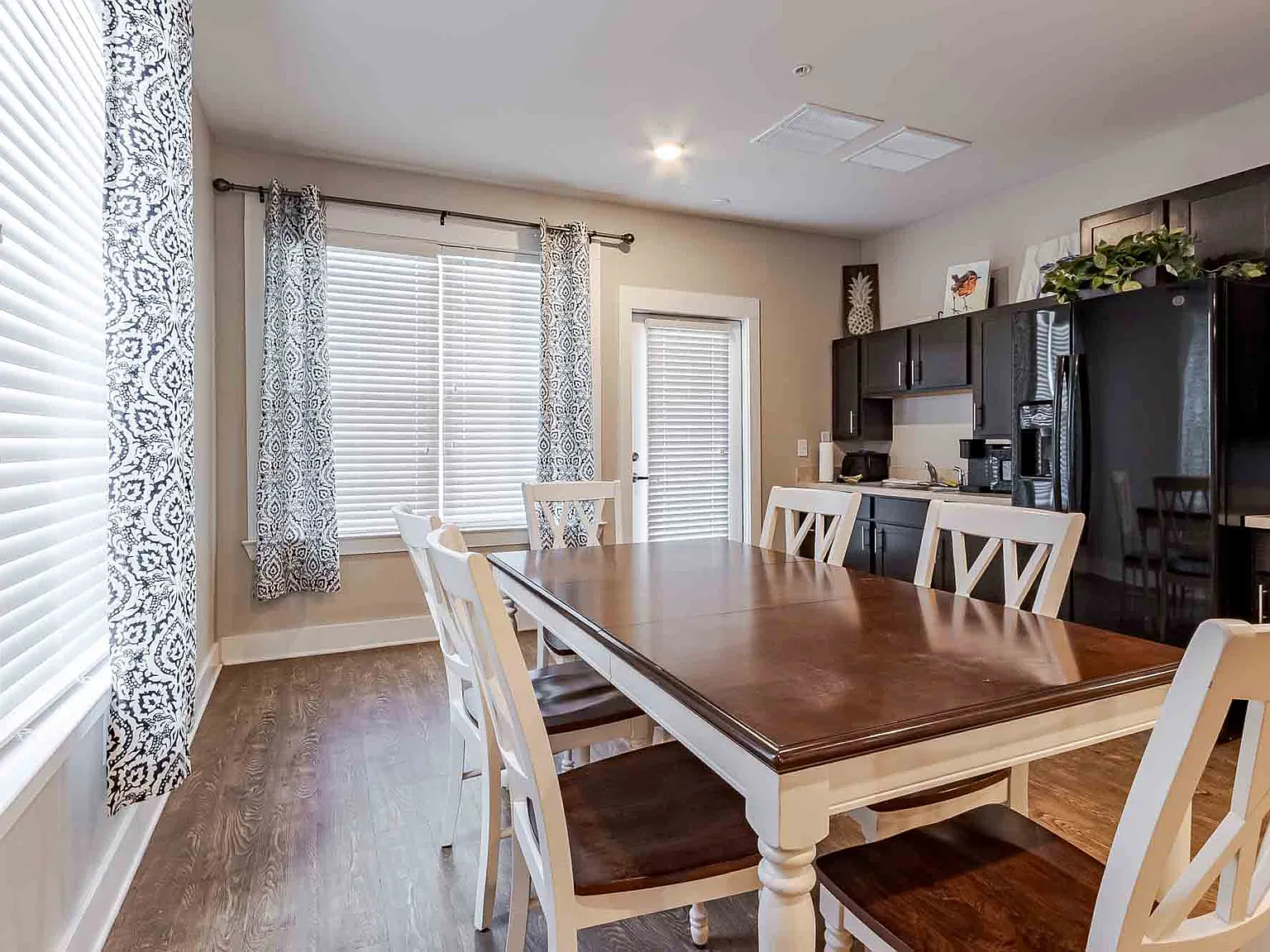 Oakside Apartments — Photo 4