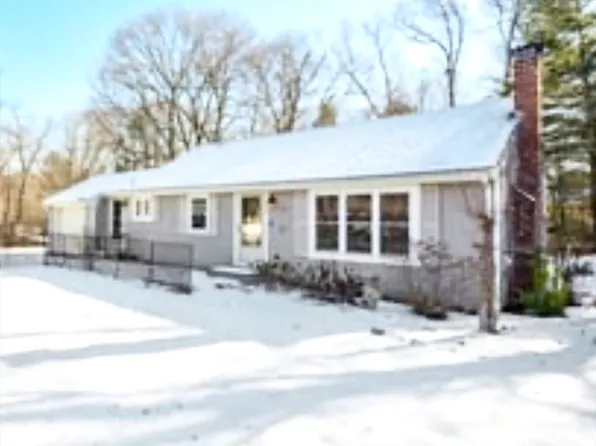 11 Greenwood Ave, Pembroke, MA 02359