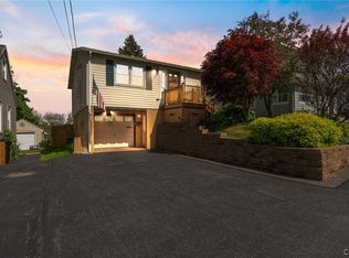 427 Darlington Rd E, Syracuse, NY 13208