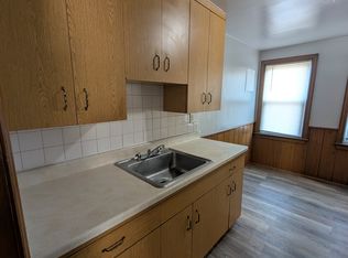 2 bed, 1.0 bath, 806 sqft, $975, Euclid, OH 44123