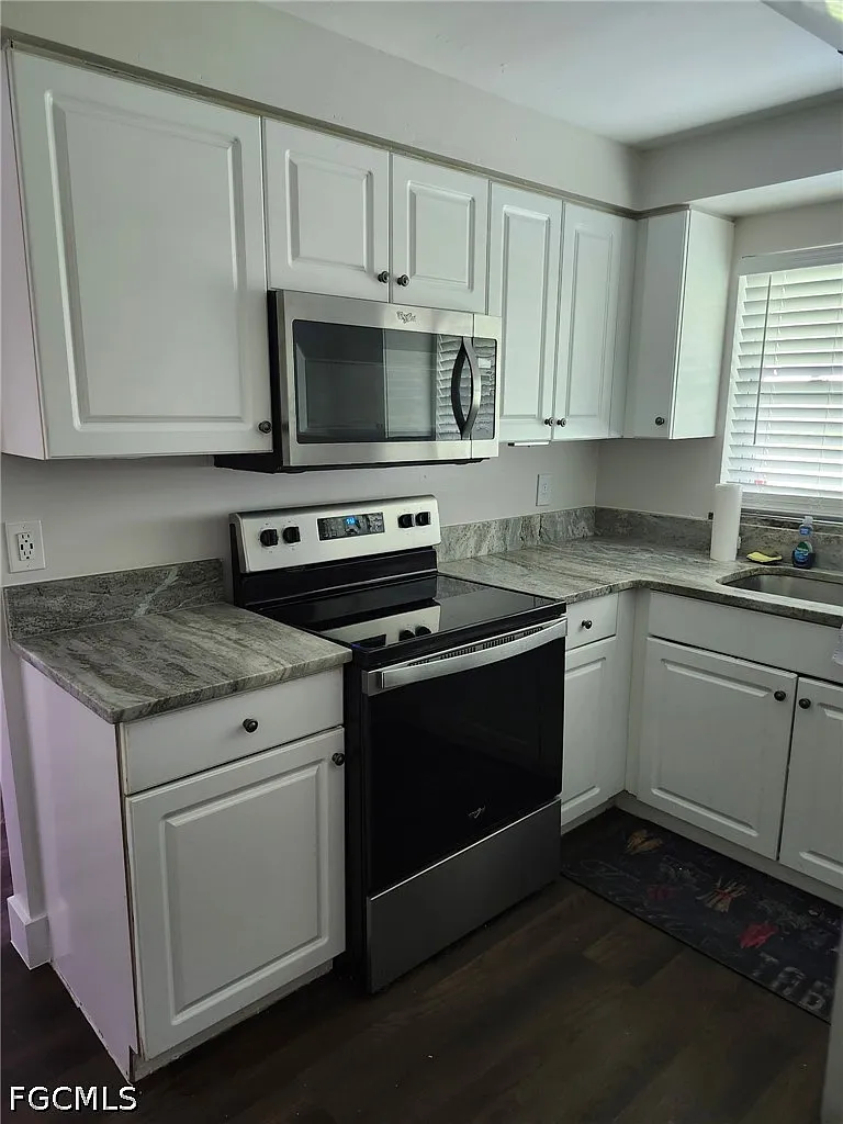 4 bed, 2.0 bath, 1418 sqft, $2,600 — Photo 2