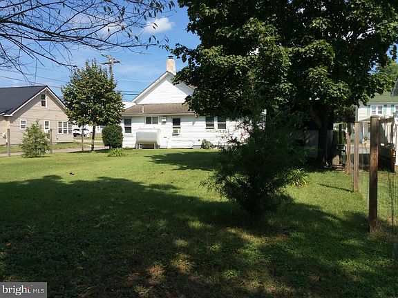 4th image of 421 Cypress St