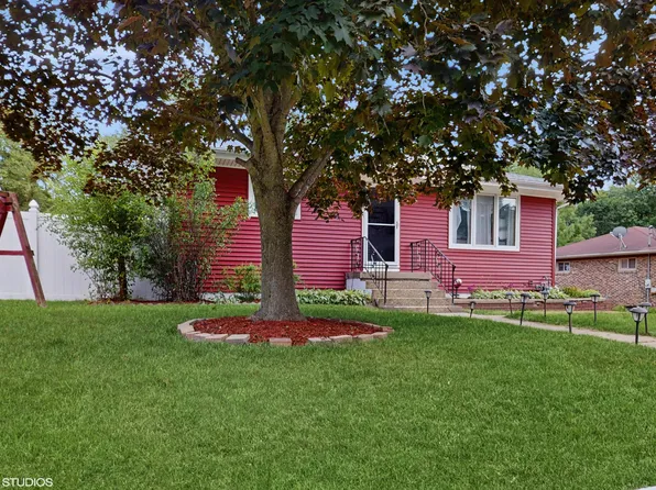 1012 Riverlane Dr, Lake Station, IN 46405