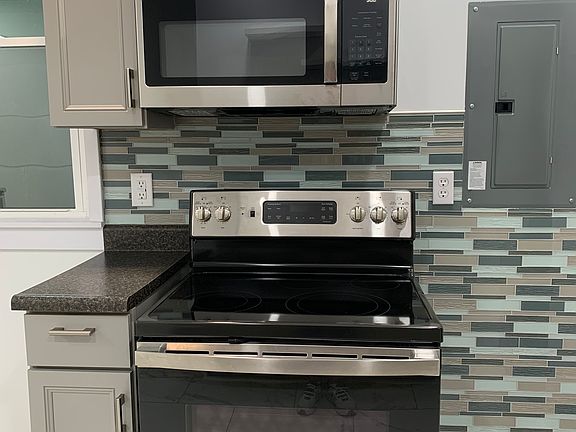 Fancy new oven is convection, air fryer, broiler and regular! All the bells and whistles.
 New microwave vents outdoors, so no annoying smells and air blowing on everything in the kitchen.