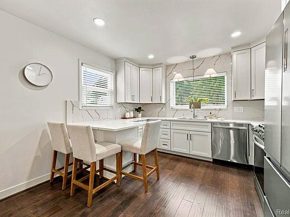 5th image of 2155 Avondale St