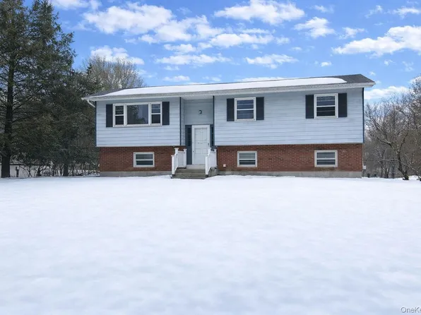 104 SUTTON PARK Road, Poughkeepsie, NY 12603