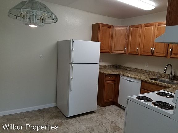 4th image of 1325 Mills St