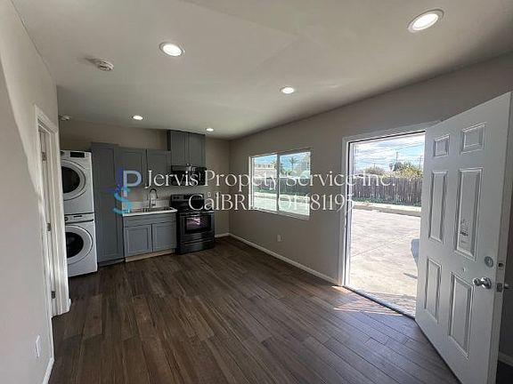 2nd image of 4848 Elizabeth St #A