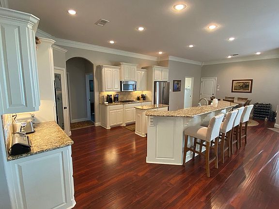 4th image of 5706 Dunbarton Oaks Blvd