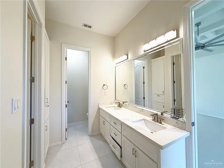 1100 W Fig Ave — Photo 18