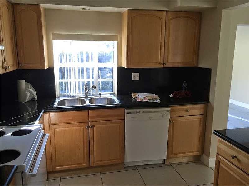 2nd image of 945 NE 171st St