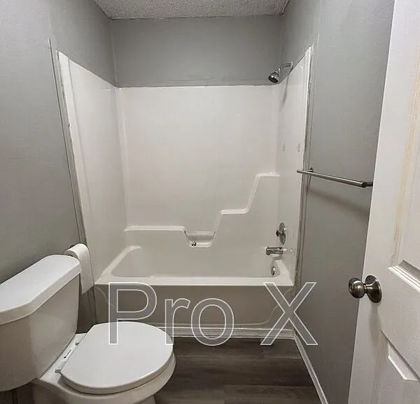 106 W Hudson St #D — Photo 6