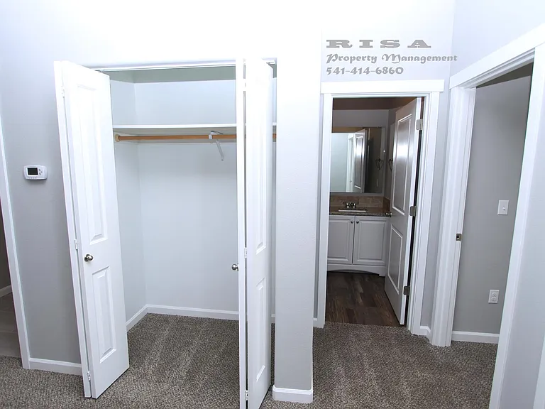 4185 Lancaster Dr NE — Photo 22