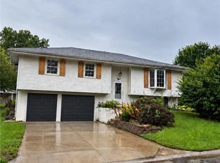 324 Highland Rd, Lansing, KS 66043