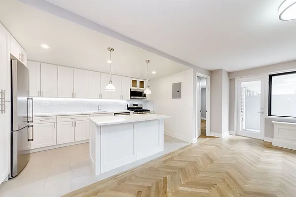 Rented by UES Management | media 22