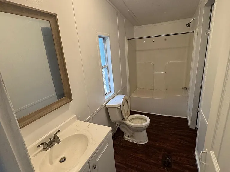 3521 Whitehall St — Photo 2