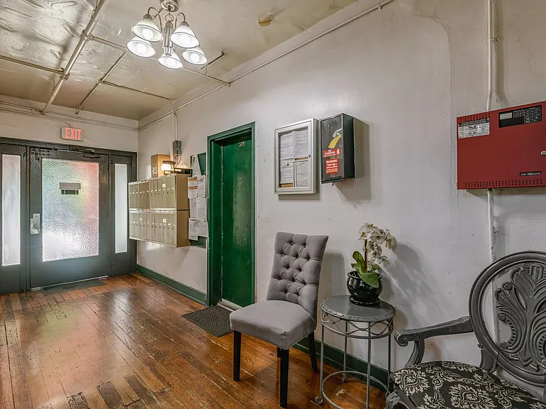 1623 N Mariposa — Photo 38