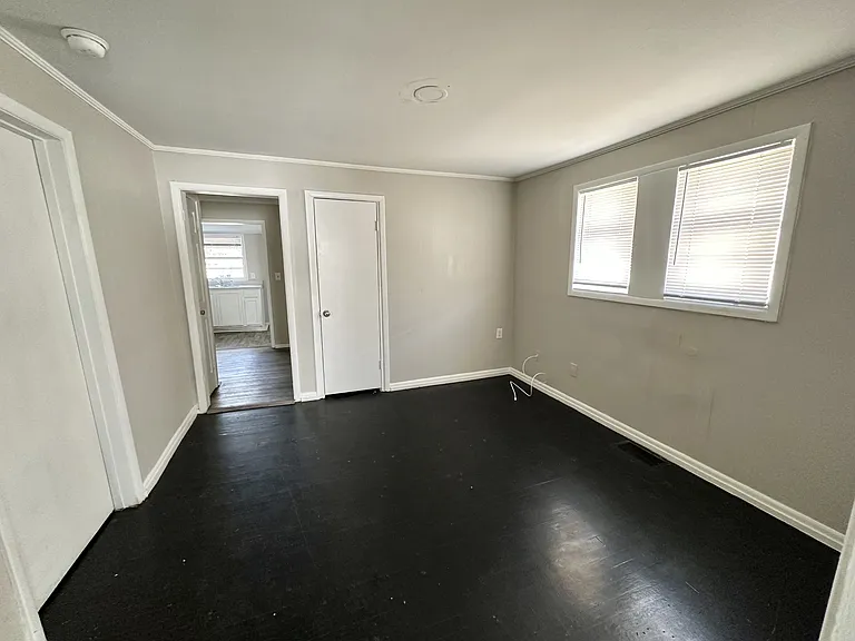 925 Woodward Rd — Photo 6