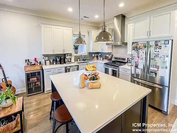 2nd image of 1235 W Oakdale Ave #3