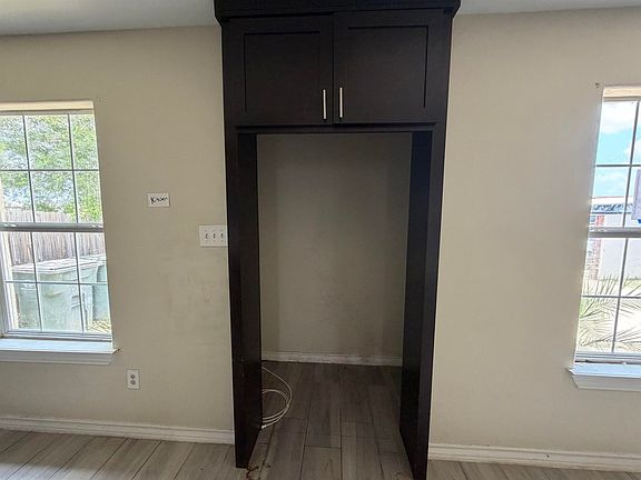 5th image of 2906 Coventry Dr