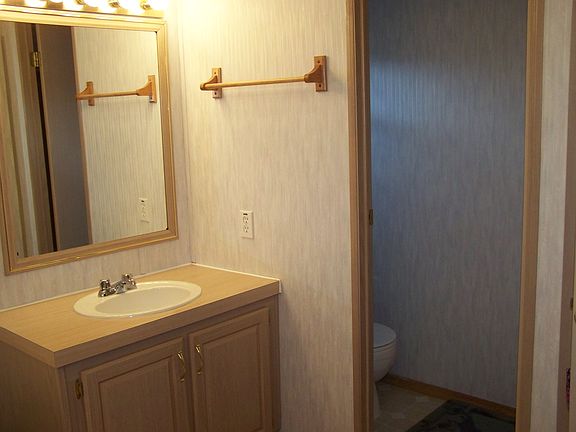 Master bath/separate toilet