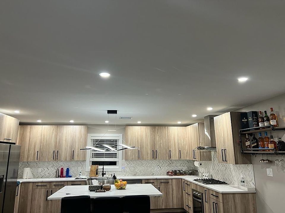 1st image of 6 Amherst Dr #1
