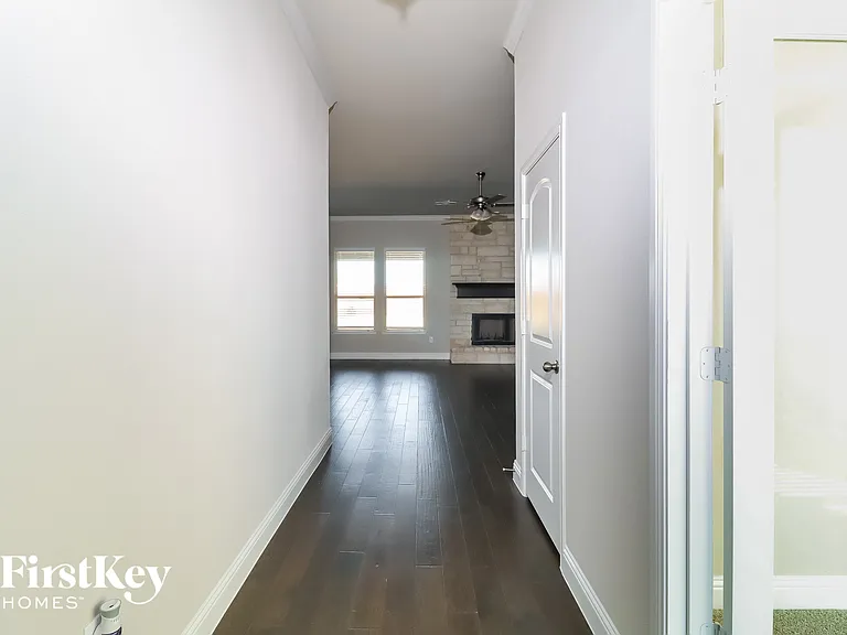 109 Independence Dr — Photo 2