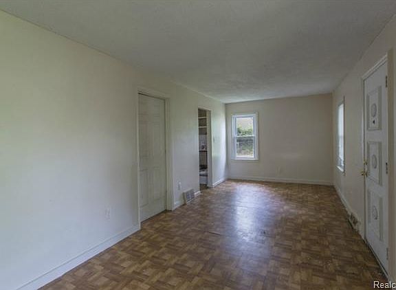 5th image of 5901 Essex St