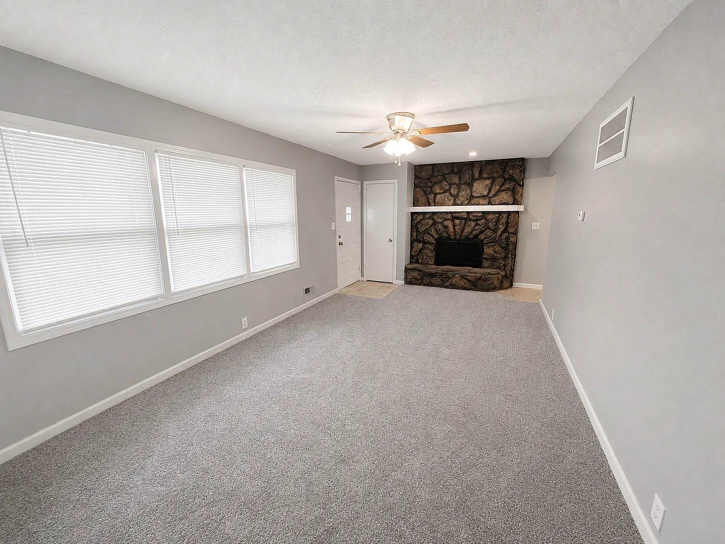 4 bedroom Home Accepting Vouchers Call NOW! — Photo 2