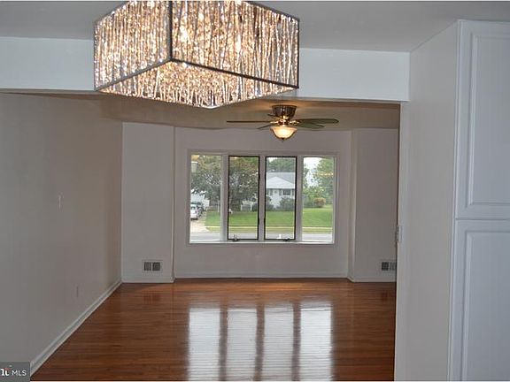 3rd image of 866 Estates Blvd