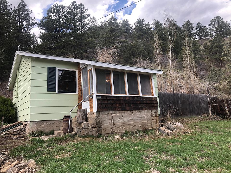 There are neighbors to the right and left of the cabin.