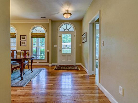 5th image of 203 Windcrest Dr