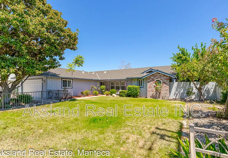 1635 Crom St — Photo 2