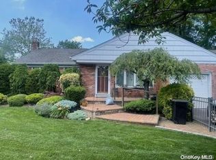 1384 Meadowbrook Rd, Merrick, NY 11566