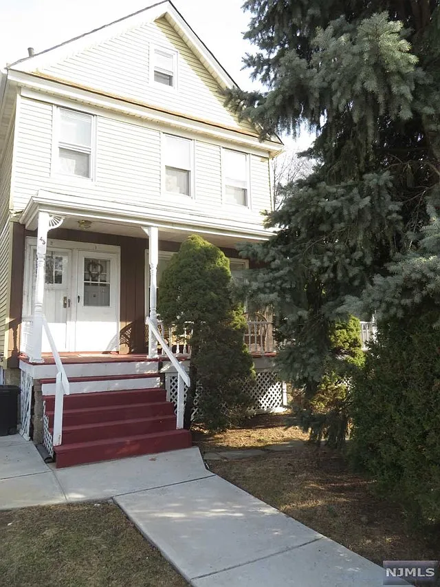 45 Maple St photo 1