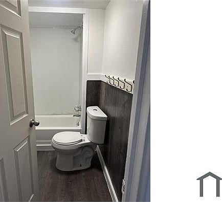 4th image of 3214 W 61st St