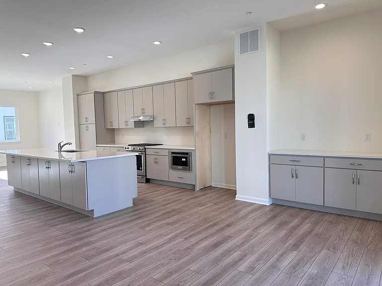 760 Josephine Way — Photo 6
