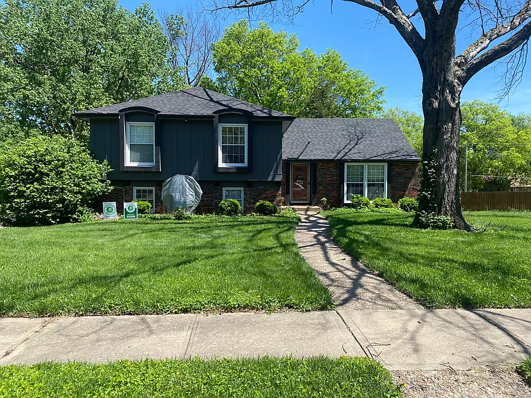 11719 Wyandotte St — Photo 1