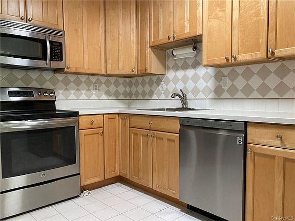 2nd image of 1603 Pondcrest Ln Unit 1603