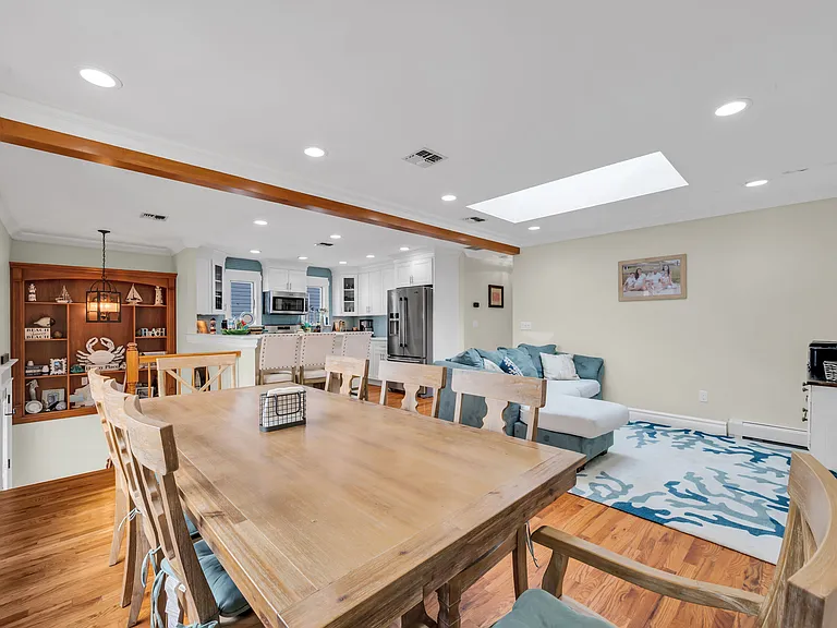 15 Seville Dr — Photo 16